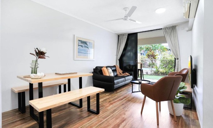 Cairns North Apartment | Living on Lake