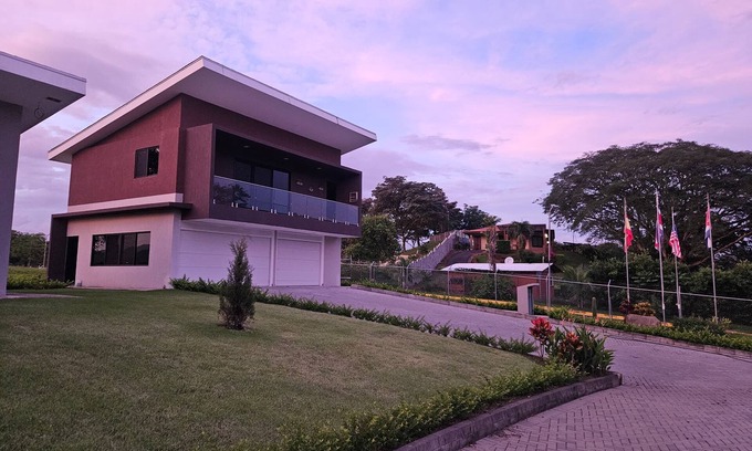 Turrucares House | Living Pura Vida with Cuban Flavor in the middle of the tranquility of the Mountains