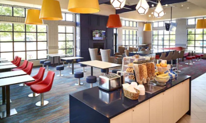 Maplewood Hotel | LivINN Hotel St. Paul – I-94 – East 3M Area
