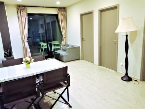 Pattaya Bay Apartment | LLX Apartments at The Base condo