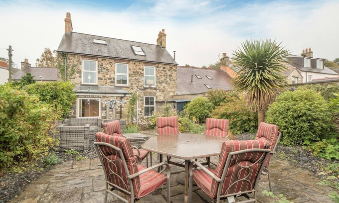 Newport Cottage | Llysmyfyr, Newport - Five Bedroom Cottage, Sleeps 11