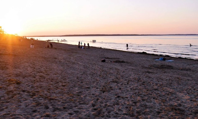 Shediac Apartment | Located behind an amazing Ice cream shop & restaurant, our space is perfect anyone visiting Shediac!