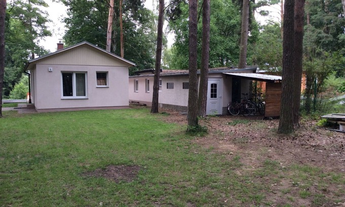 Mueggelheim House | Located directly on the water and in the middle of the local recreation area.