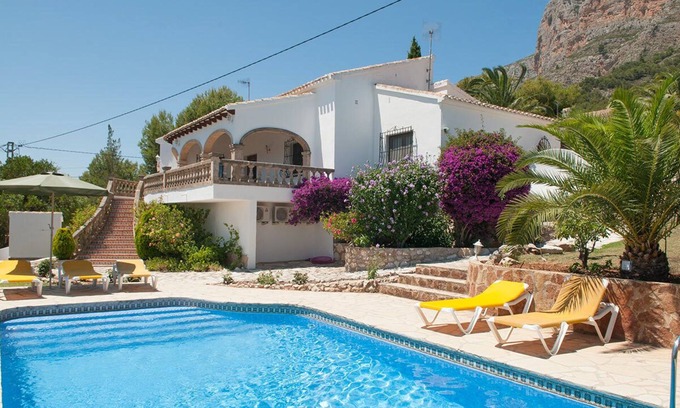 Montgo de Toscamar Villa | Located in a quiet area with easy access to the town, port and beaches of Jávea