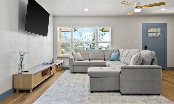 Melissa House | Located in the Heart of Melissa, TX a quick 2 minute walk to downtown