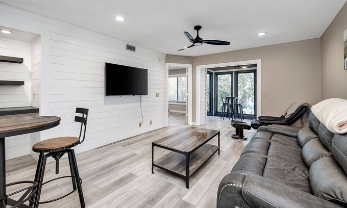 St. Simons Island Condo | Located in Sea Palms West. Convenient to all the island has to offer.