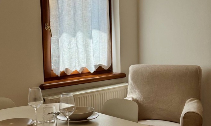 Belluno Apartment | Located just behind Piazza delle Erbe, in the very heart of Belluno’s historic center, this one-bedroom apartment is only steps away from the pedestrian area and the ZTL. You can enjoy local markets, restaurants, and cafés while experiencing the warm