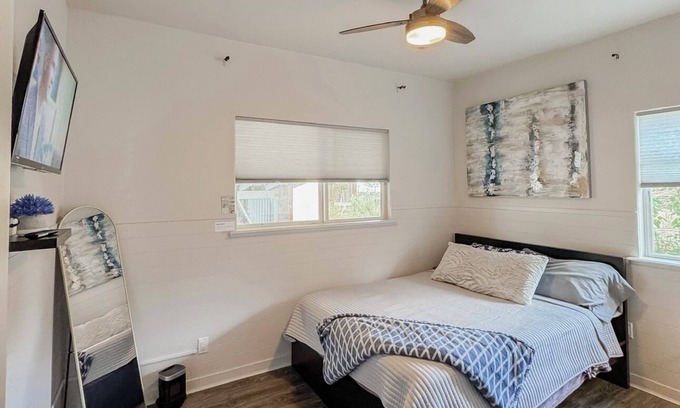 Mount Angel House | Located near wineries, tulip festival, outlets, Bauman’s Fram & state parks!