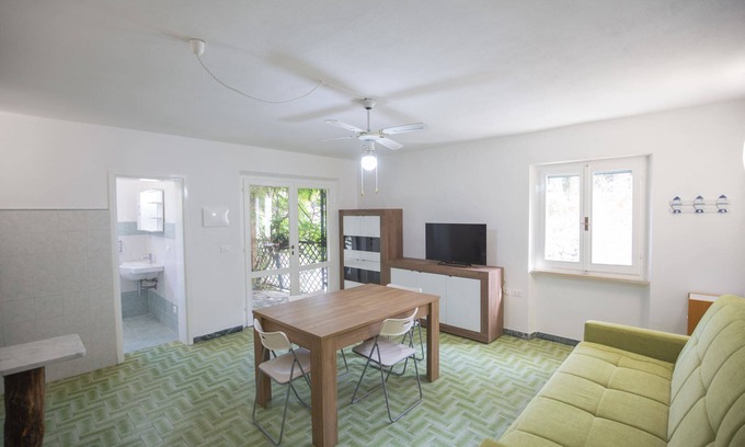 Magazzini Apartment | Located on the ground floor, it consists of a living room with kitchenette and sofa bed, a double be