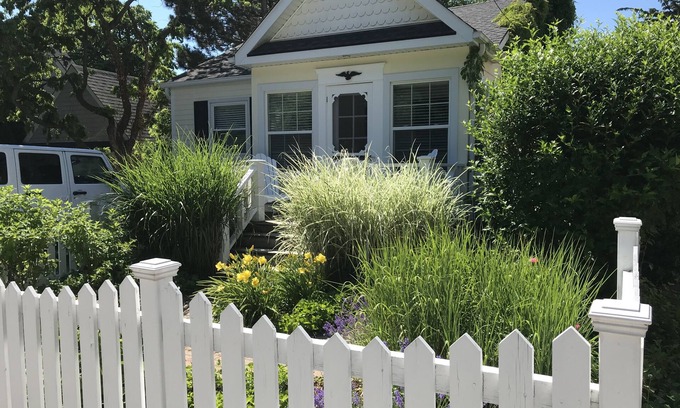 Old Town Historic District Cottage | Location & Charm - Steps To The Lake And The Main Street