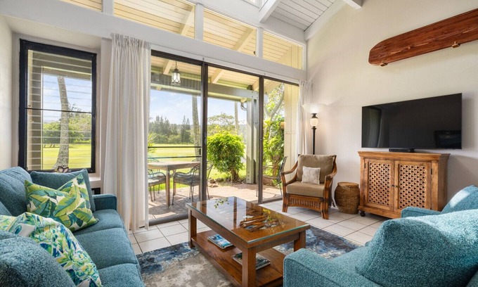 Kahuku House | Location, Location! Golf course front, free parking, near beach in Turtle Bay