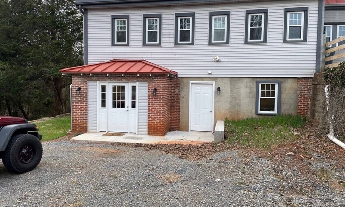 Lynchburg Apartment | Location! Location! Location!