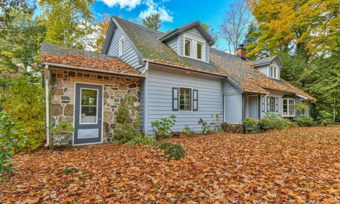 Sainte-Ann-des-Lacs House | Location mensuelle - Chalet au bord du lac Marois