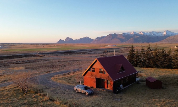 Hornafjörður Ski Chalet | Lodge Borgarbrekka in Lón, South East of Iceland.