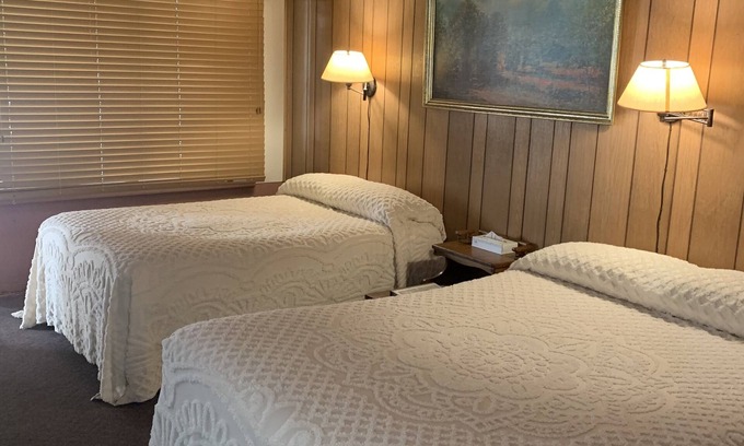 Gasquet Apartment | Lodge & Motel Rooms - Double Bed