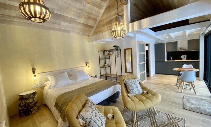 Champs-sur-Tarentaine-Marchal Hotel | Lodges with PRIVATE SPA near SANCY : Écrin d'Auvergne luxury & spa