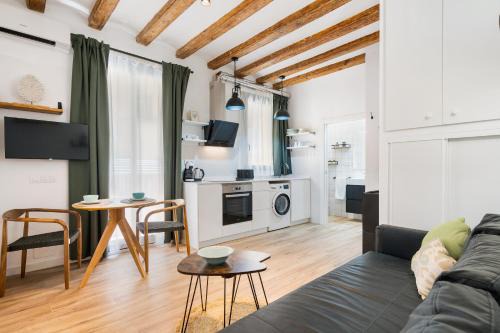 Barceloneta Apartment | Lodging Apartments Almirall Beach 21