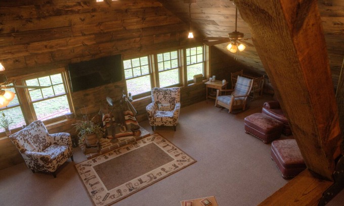 Wayne County House | Lodging EXTRAORDINAIRE!