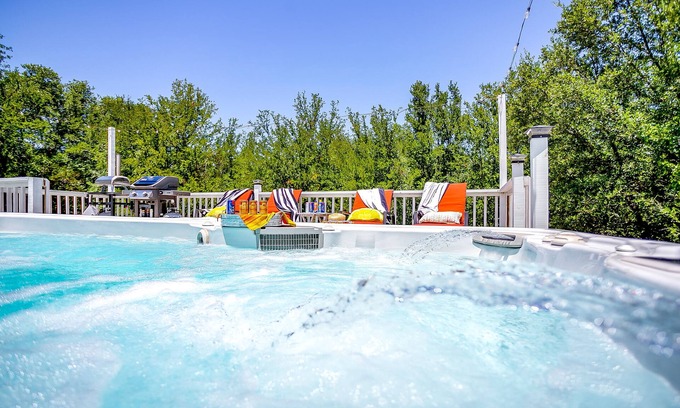 Paluxy Cabin | Loft Cabin with hot tub, fire pit, fishing, hiking