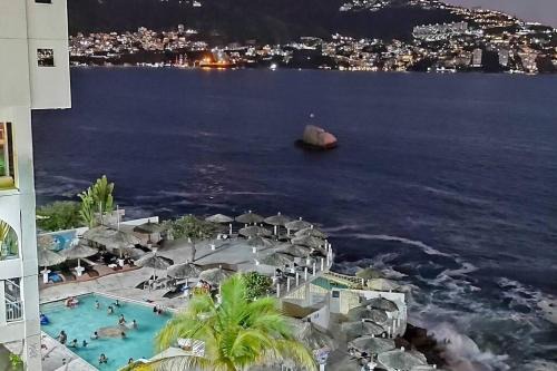 Costera Acapulco Apartment | Loft con vista al mar y acceso a playa