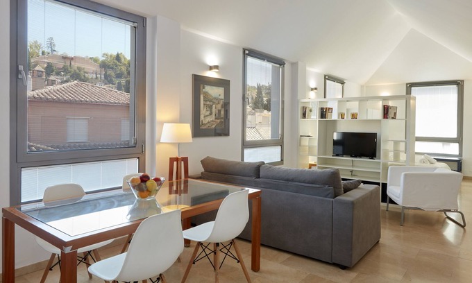 Central District Apartment | Loft with sloping ceilings in the Realejo, optional parking