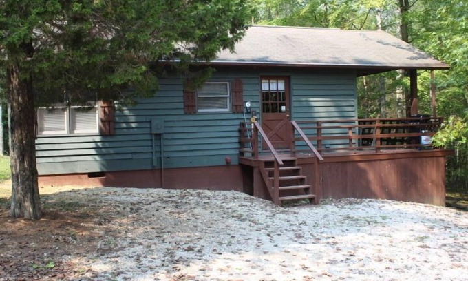 Schnellville House | Log Cabin 6 with Hot Tub at Osborn Ramp on Patoka Lake