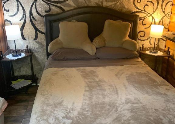 Huntington House | Log Cabin in the Field