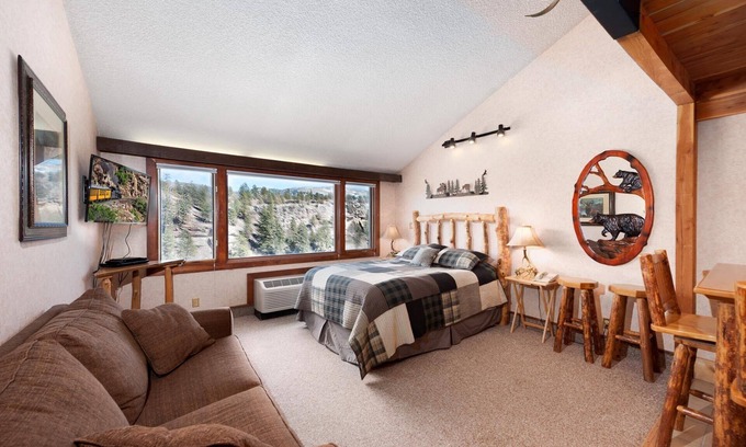 Purgatory Cabin | Log Cabin in the Lodge (#506) | Views, Golf, AC/Pool/Hot Tub - Near Ski