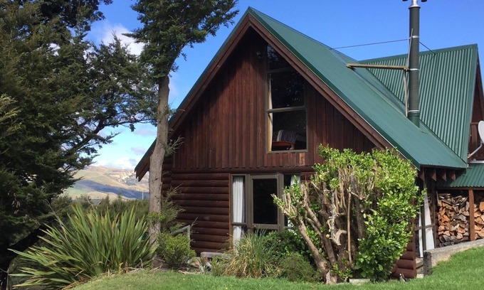 Mt Lyford Cabin | Log cabin in the mountains with indoor climbing wall, perfect for a family.