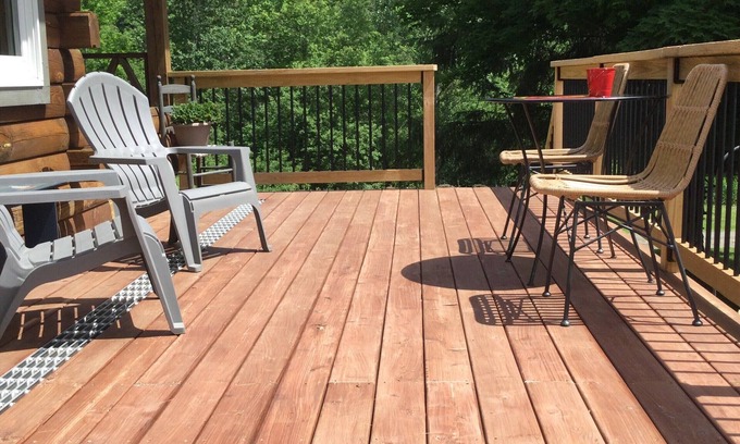 South Royalton House | Log cabin located in a quiet hollow in central VT