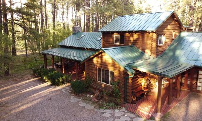 Pinetop House | Log cabin on 3 acres bordering national forest