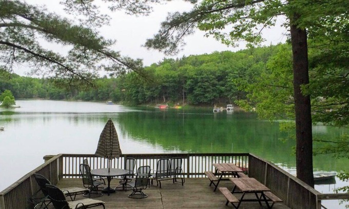 Mayfield Cabin | Log cabin on beautiful Lake Arbutus near Traverse City