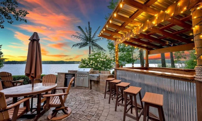 Lupton Resort | Log Cabin on Private 8 acre ISLAND!