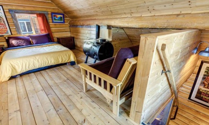 Yukon Cabin | Log Cabin with Amazing Mountain & Lake Views (Pet Friendly)
