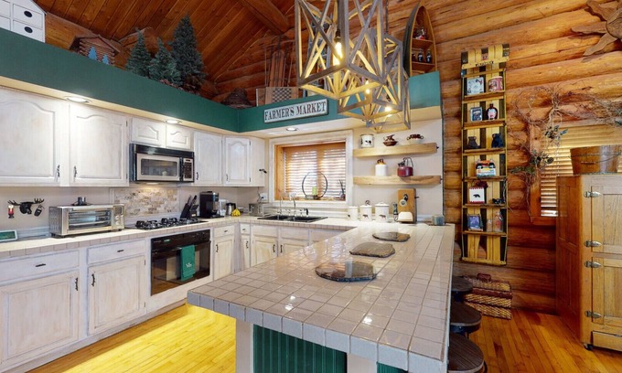 McHenry Cabin | Log Cabin with HGTV Style Backyard INCREDIBLE property