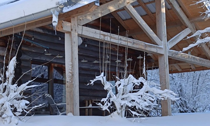 Les Chalesmes Ski Chalet | Log cabin with sheltered terrace, pets welcome