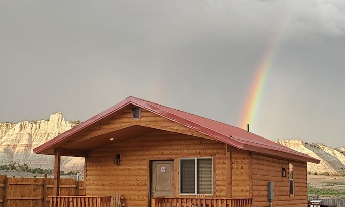 Cannonville House | Log Cottages at Bryce Canyon #3