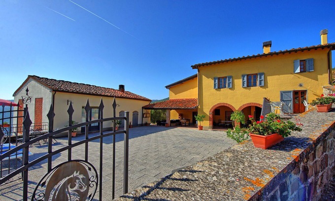 Montebonello Villa | Loggiato - Apartment with pool