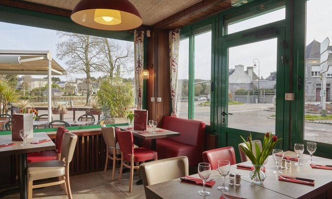 Huelgoat Hotel | Logis Hotel Du Lac