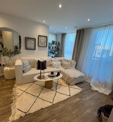 Alperton Apartment | London Penthouse Apartment with stunning views
