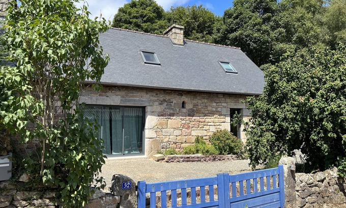 Tonquedec House | Longèrent Bretonne Dans un Écrin de Verdure