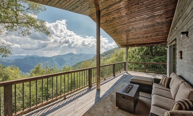 Maggie Valley House | Long Range VIEWS AT 5100 FT! High-Speed Wifi, Pool Table, Large Covered Porch!