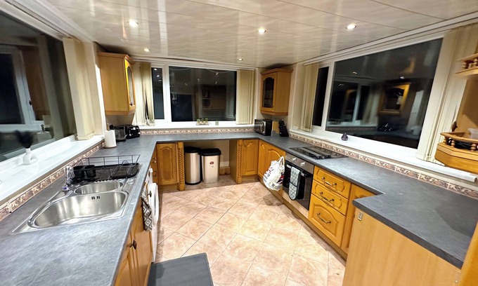 Manchester House | Long Term Booking Discount | Contractor Staysn