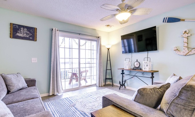 Colonial Charters Condo | Longs Condo w/ Golf Course Access ~ 6 Mi to Beach!
