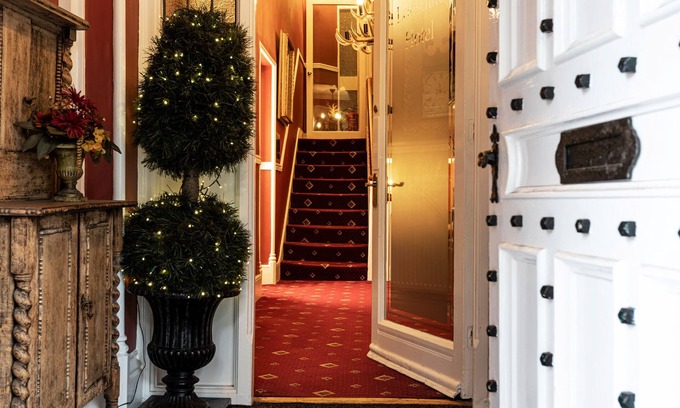 Bowness-on-Windermere Cottage | LONSDALE HOUSE, pet friendly in Bowness-On-Windermere