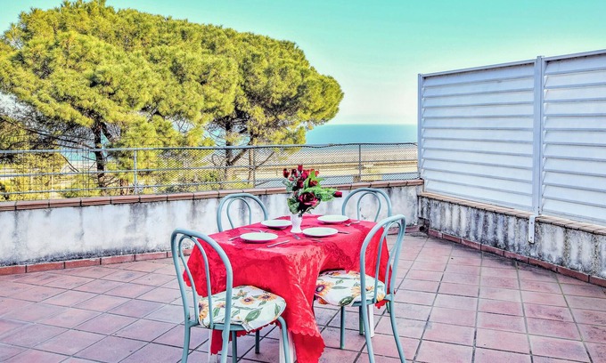 Copanello Apartment | Look forward to a wonderful vacation in this beautiful apartment with sea view.