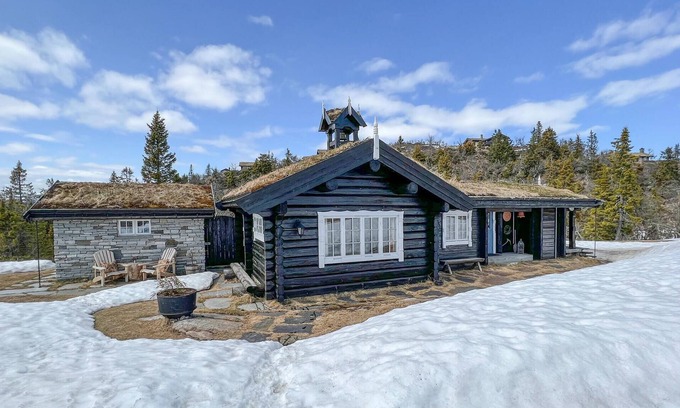 Fla Municipality House | Look forward to a wonderful vacation with wellness in the fascinating nature of Norway.