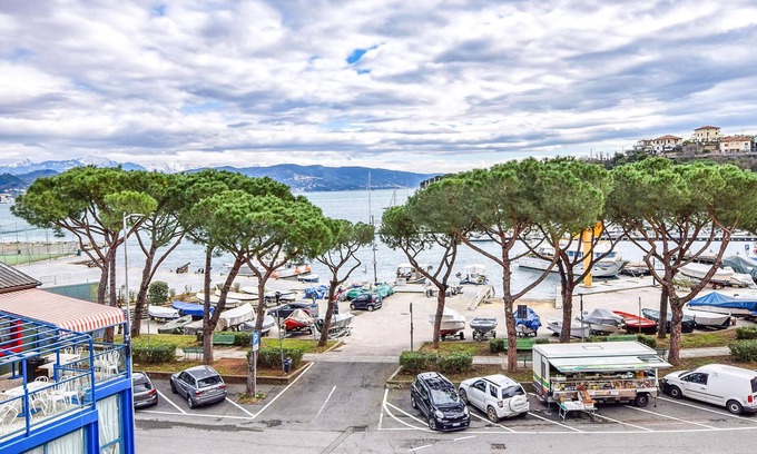 Cadimare Apartment | Look forward to an unforgettable time in this comfortable vacation apartment by the sea!