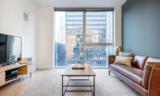 Downtown Chicago Apartment | Loop 1BR w Gym Pool WD nr Millennium Park CHI-237