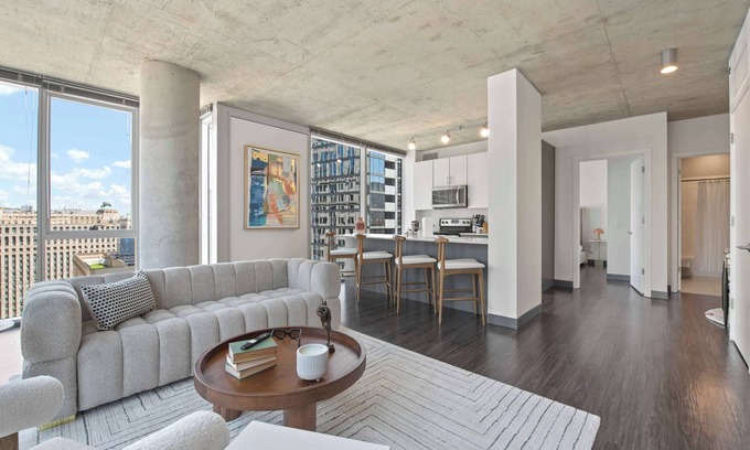 West Loop Gate Apartment | Loop City Views: 2BR Apt, Near Riverwalk